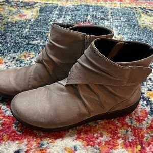 Clarks Brown Leather Ankle Boots Women’s Zip Low Heel Booties